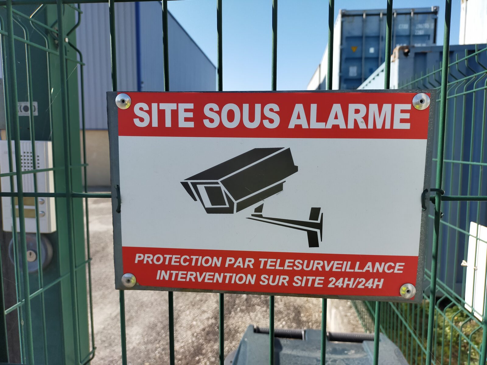 Site sous alarme et télésurveillance